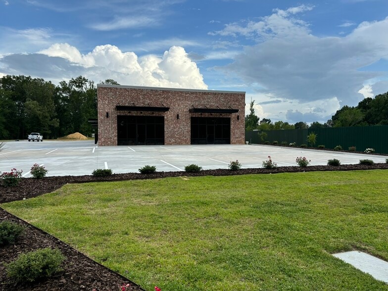 More Photos Of 230 Casey's Ln, Flowood Light Distribution For Lease
