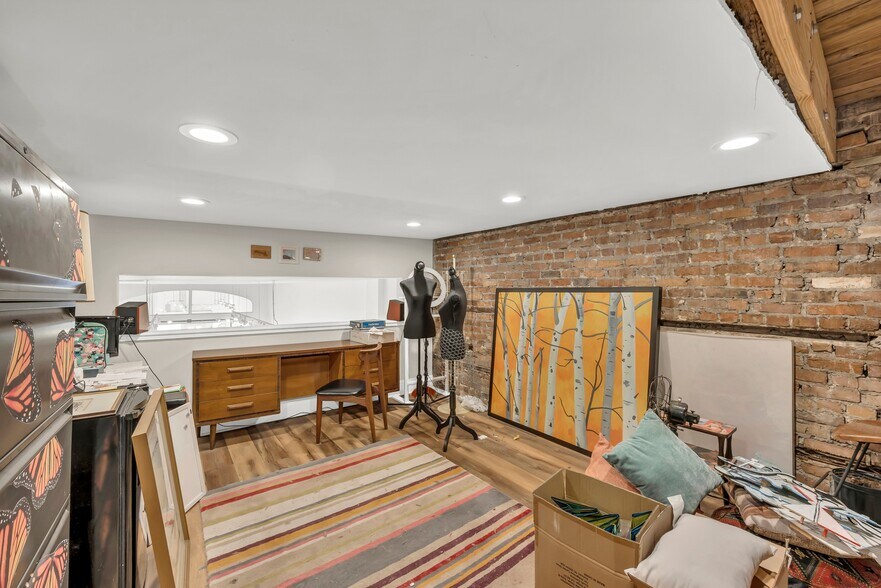 More Photos Of 271 N Front St, Wilmington General Retail For Sale