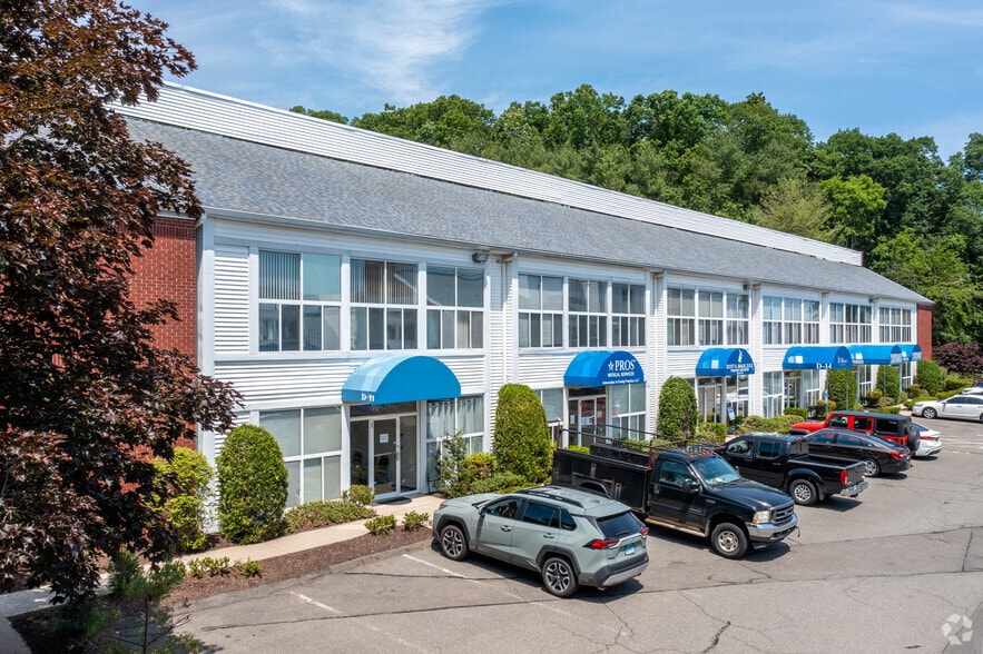 More Photos Of 246 Federal Rd, Brookfield Veterinarian Kennel For Lease