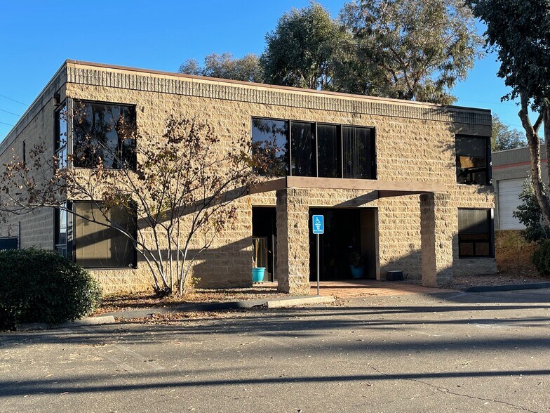 Primary Photo Of 640 Alpine Way, Escondido Warehouse For Lease