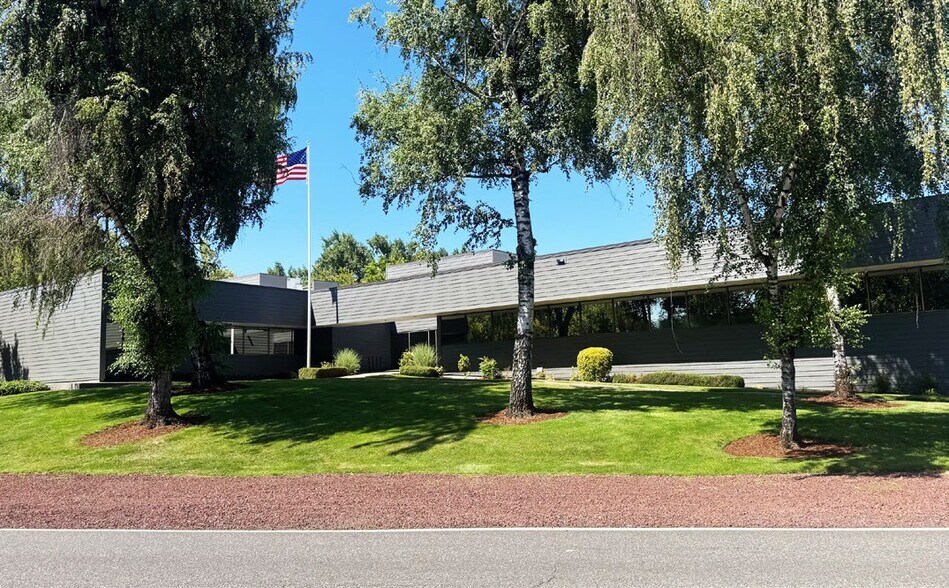 More Photos Of 12300 SE Mallard Way, Milwaukie Office For Lease