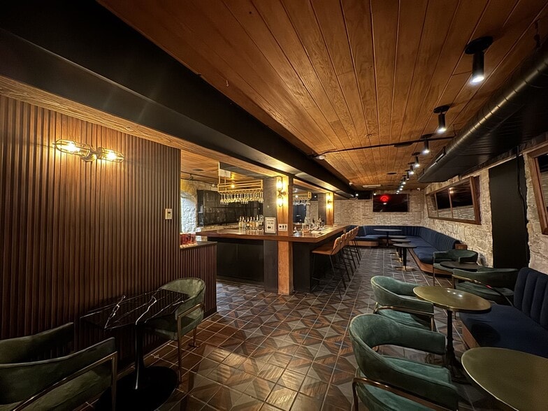 More Photos Of 3475 N Clark St, Chicago Hotel For Sale