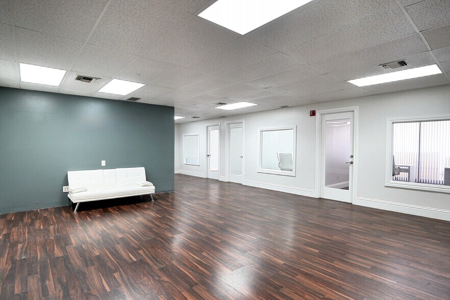 More Photos Of 2826 E Oakland Park Blvd, Fort Lauderdale Office For Lease