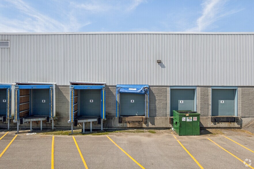 More Photos Of 4600-4612 Chemin Du Bois-Franc, Saint-Laurent Warehouse For Lease