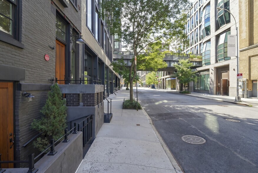 More Photos Of 515 W 19th St, New York Storefront For Lease
