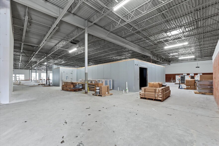 More Photos Of 2651 S Rochester Rd, Rochester Hills General Retail For Lease