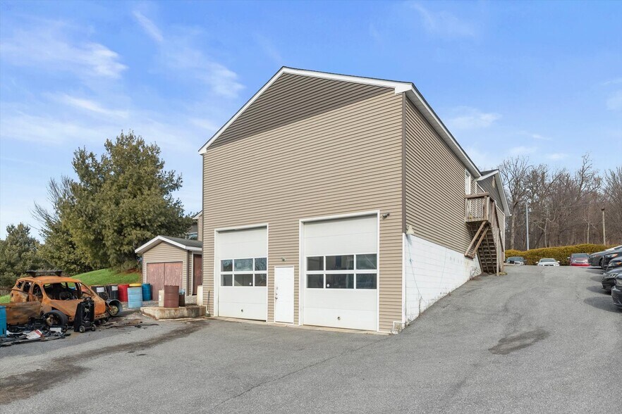 More Photos Of 4028 Hanover Pike, Manchester Auto Repair For Sale