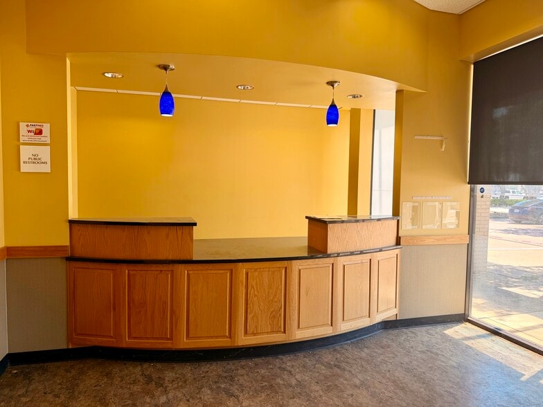 More Photos Of 1015 W Centerville Rd, Garland Unknown For Lease