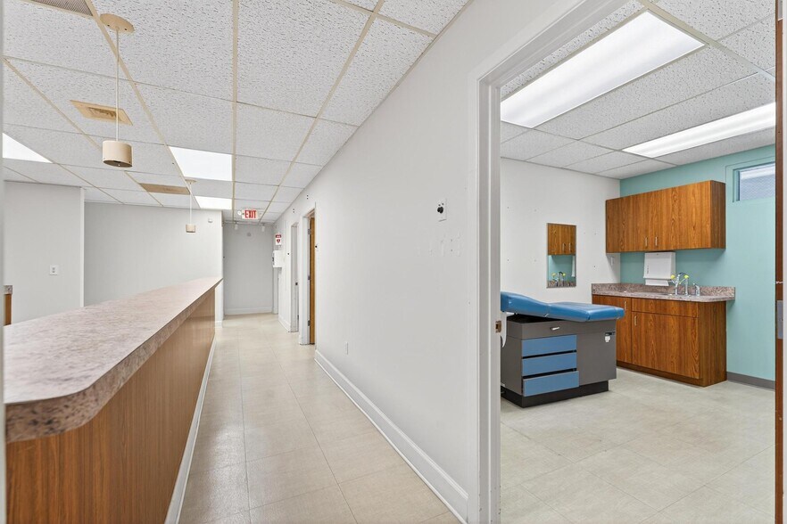 More Photos Of 220 N Westmonte Dr, Altamonte Springs Medical For Lease