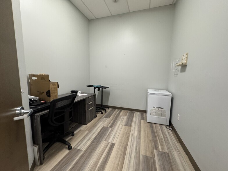 More Photos Of 13331 W Indian School Rd, Litchfield Park General Retail For Lease