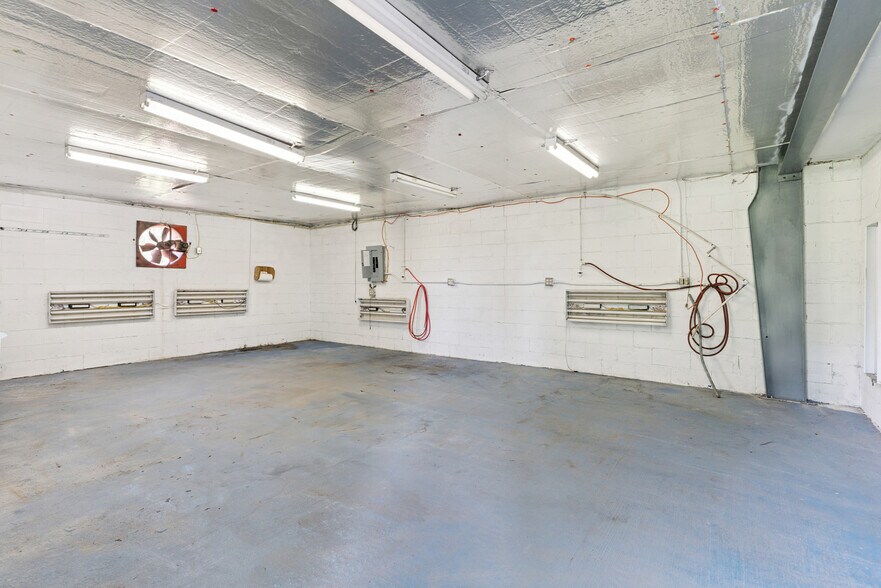 More Photos Of 26754 US-82, Waynesville Light Distribution For Sale