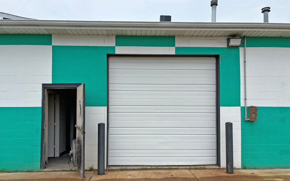 More Photos Of 1484-1490 Michigan Rd, Port Huron Storefront For Lease