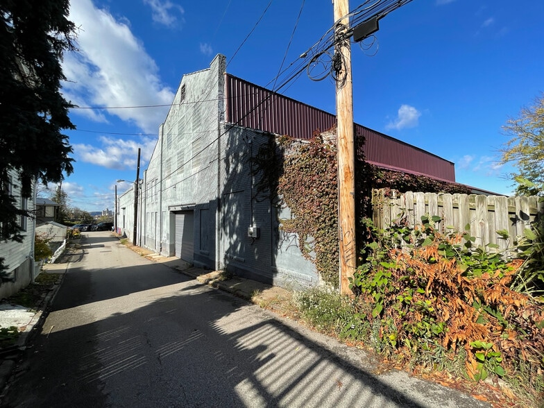 More Photos Of 3001 Pulawski Way, Pittsburgh Warehouse For Sale
