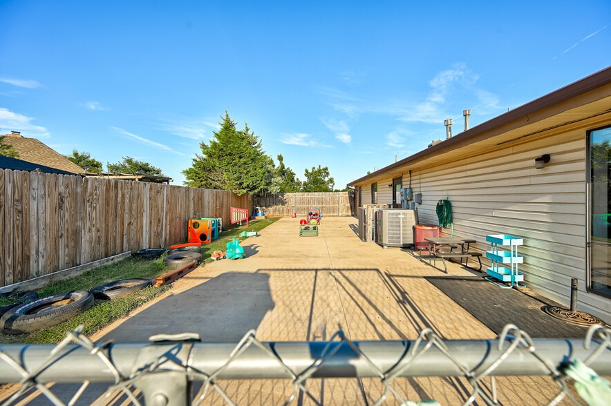 More Photos Of 11801 Southwood Dr, Oklahoma City Daycare Center For Sale