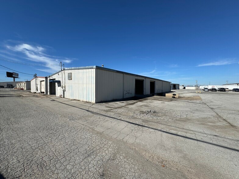 More Photos Of 10826 E Newton Pl, Tulsa Service For Lease