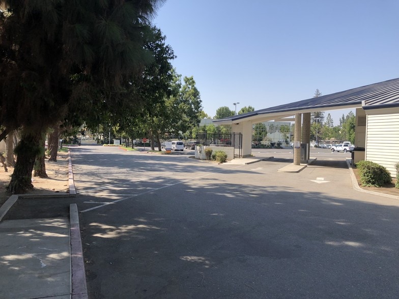 More Photos Of 5151 Stockdale Hwy, Bakersfield Office For Sale