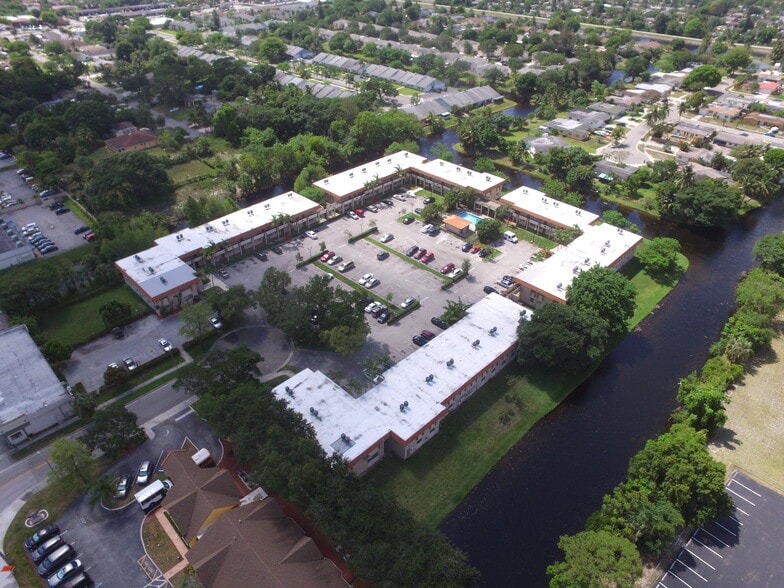 More Photos Of 400 NW 65th Ave, Margate Apartments For Sale