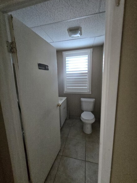 More Photos Of 101 S Black Horse Pike, Haddon Heights Storefront Retail Office For Lease