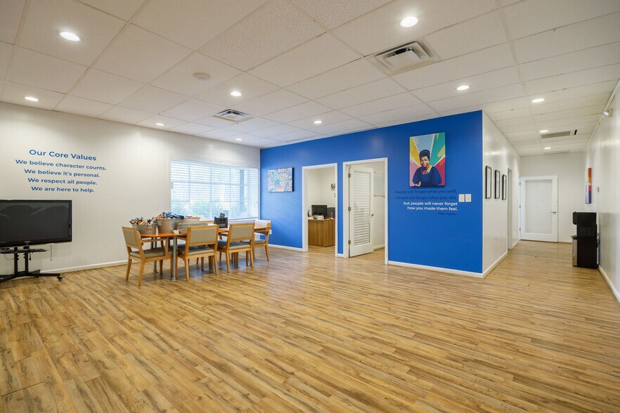 More Photos Of 2825 S Crater Rd, Petersburg Storefront Retail Office For Sale