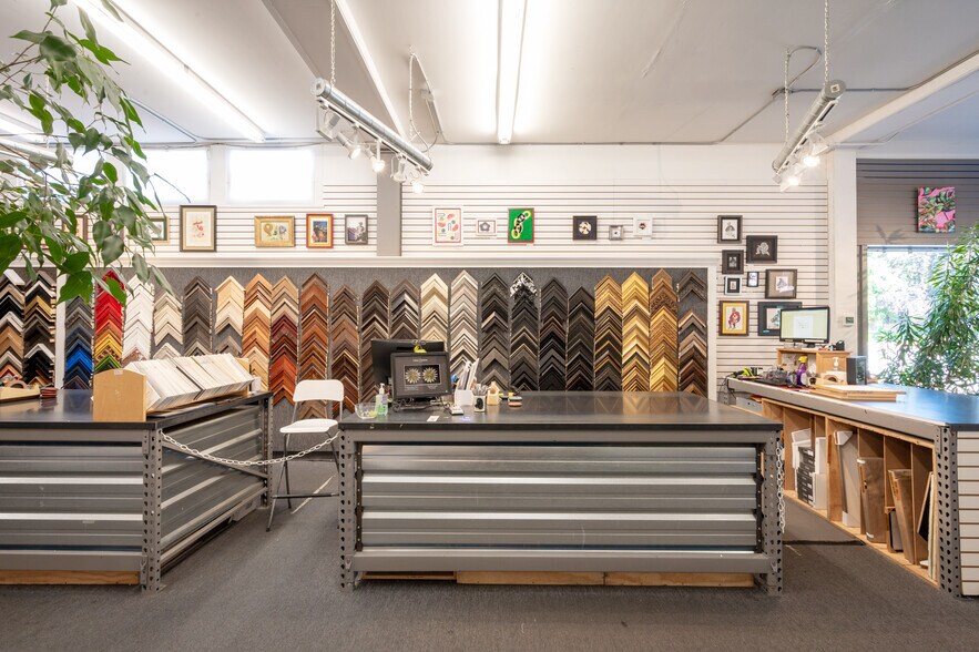 More Photos Of 305 NE 45th St, Seattle Storefront For Sale
