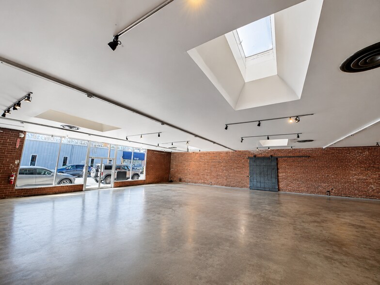More Photos Of 200 King St, Brevard Storefront Retail Office For Lease
