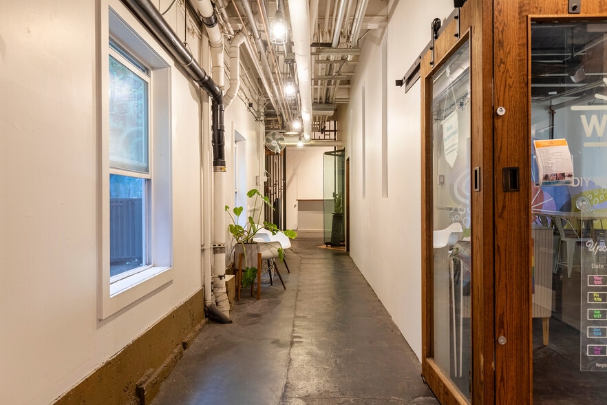 More Photos Of 3516 Fremont Pl N, Seattle General Retail For Lease