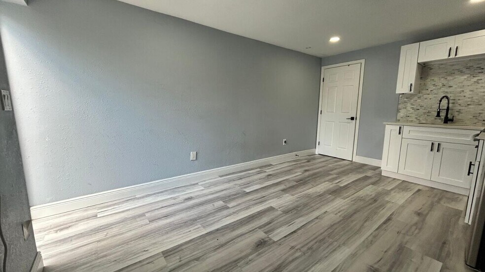 More Photos Of 420 Auburn Dr, Daytona Beach Apartments For Sale