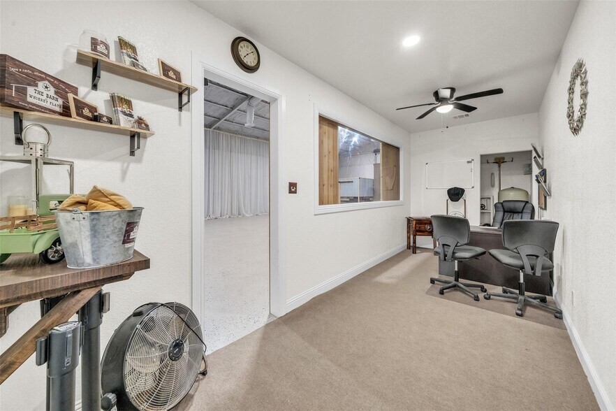 More Photos Of 7816 Lous Ct, Fort Worth Office For Sale
