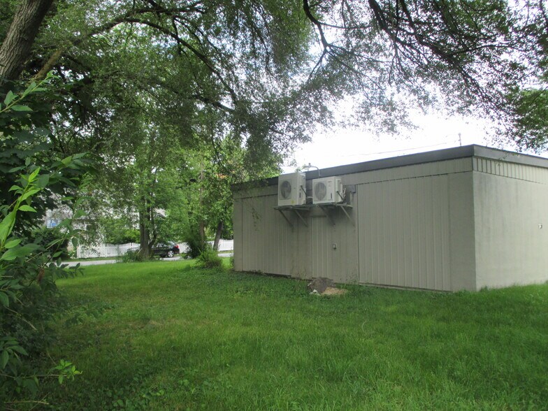 More Photos Of 3 Vine St, Greenwood Lake Warehouse For Lease