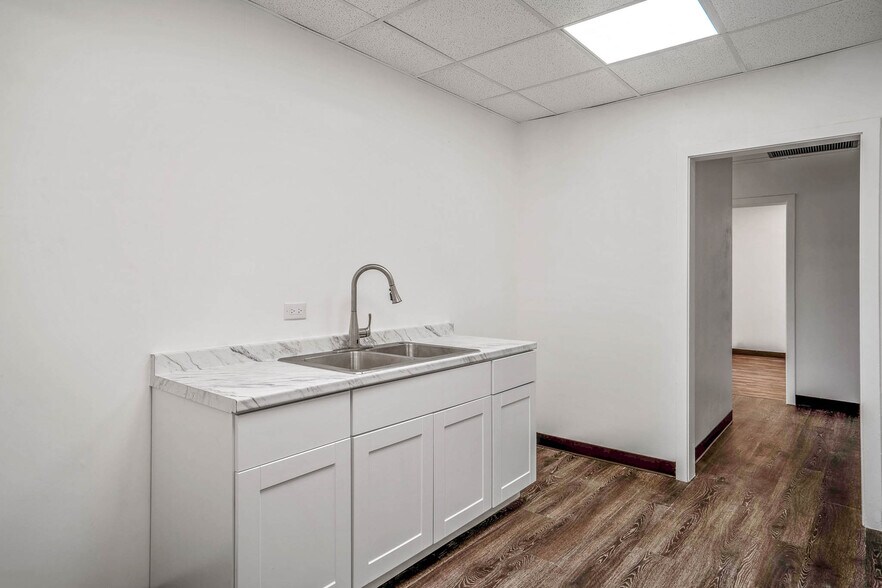 More Photos Of 1405 Luisa St, Santa Fe Office For Lease