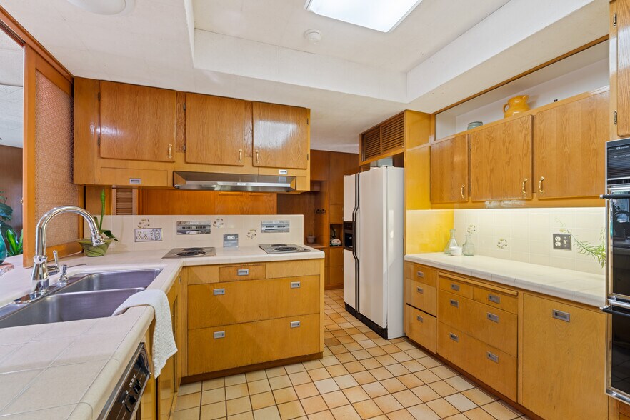 More Photos Of 1001 Cherry Heights Rd, The Dalles Flex For Sale
