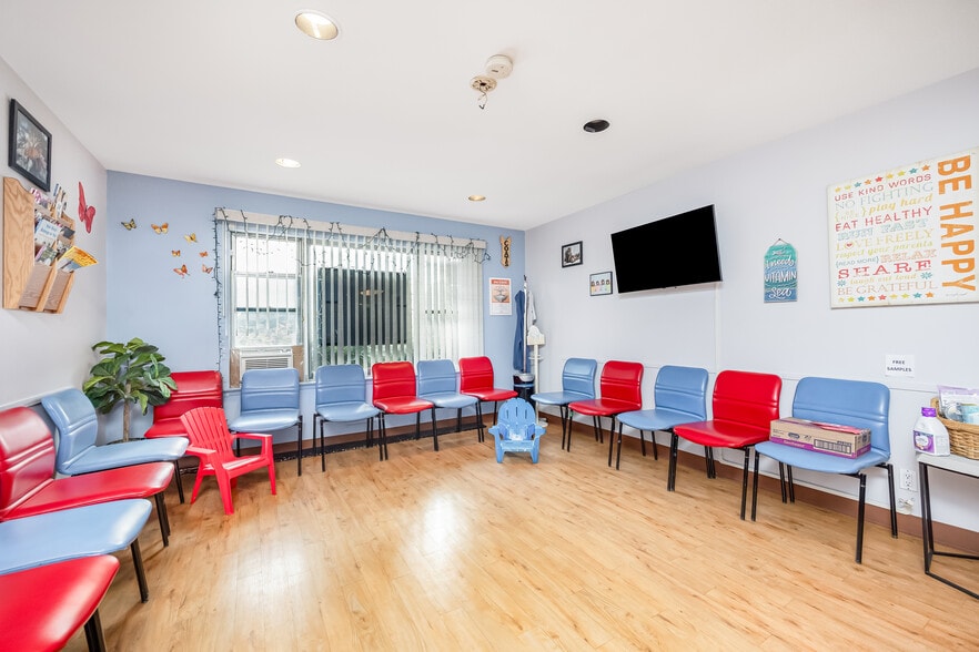 More Photos Of 2611 Corporal Kennedy St, Bayside Office For Sale