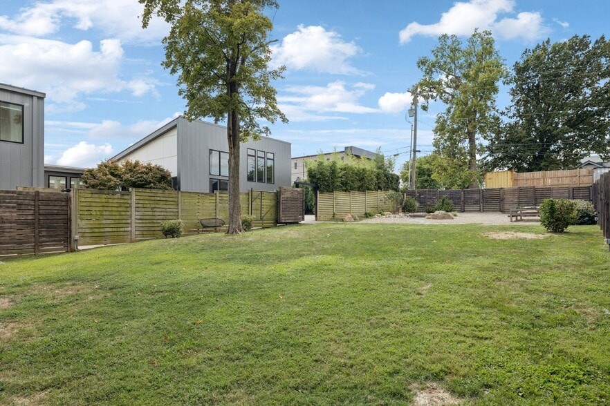 More Photos Of 2517 White Ave, Nashville Office Residential For Sale