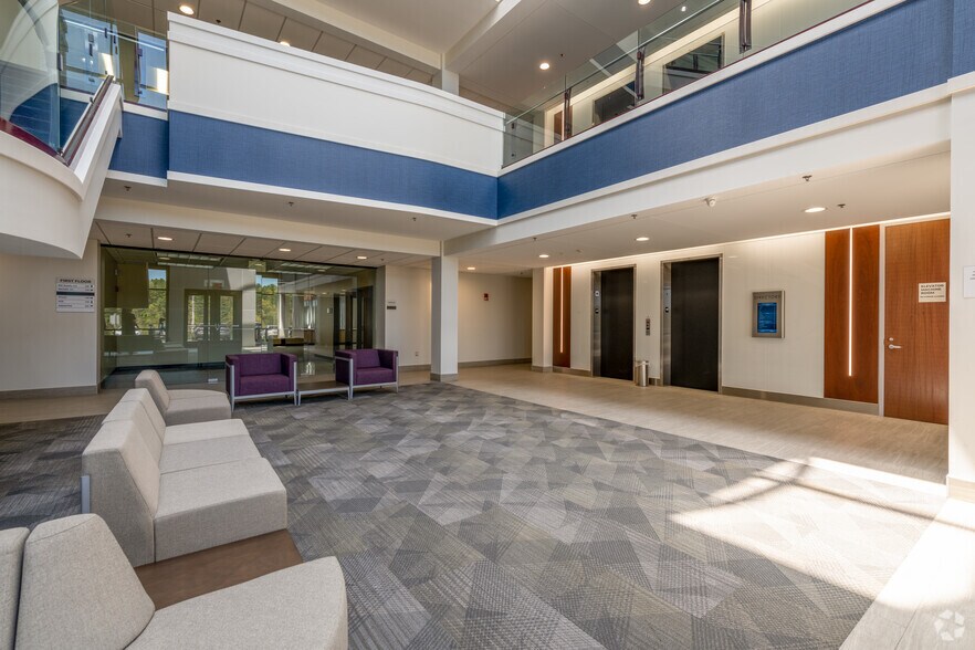 More Photos Of 144 Turnpike Rd, Southborough Office For Lease