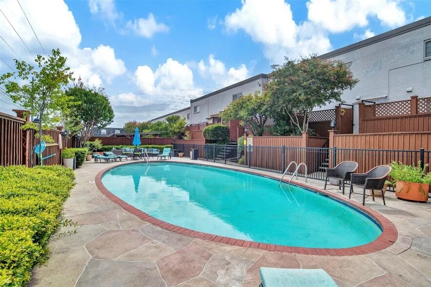 More Photos Of 7771 Royal Ln, Dallas Multifamily For Sale