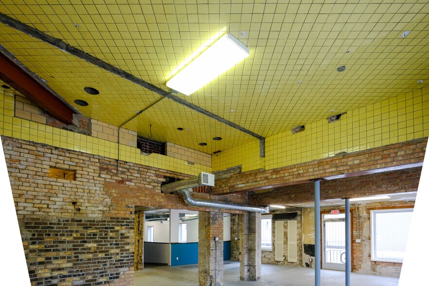 More Photos Of 408 W Main St, Benton Harbor Freestanding For Lease