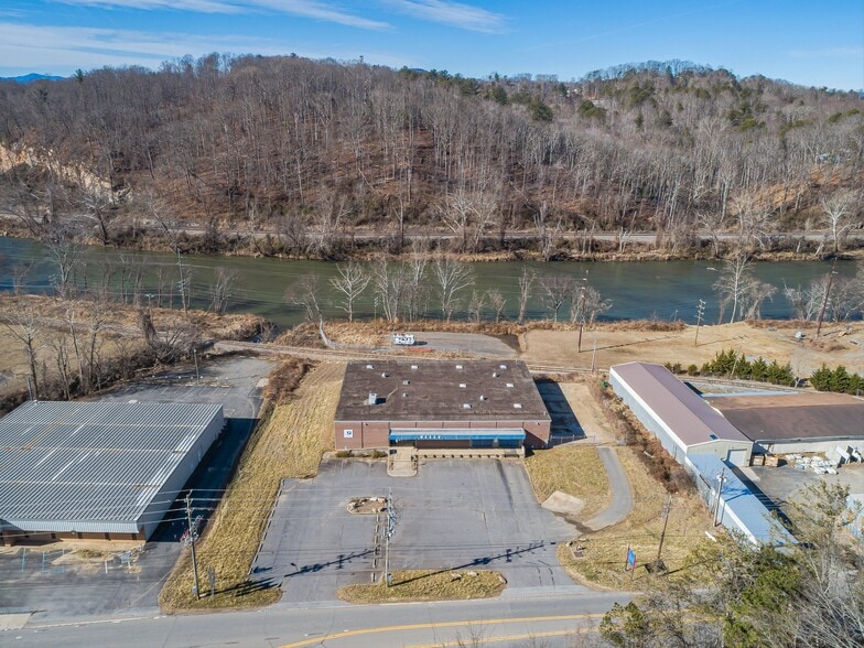 More Photos Of 840 Riverside Dr, Asheville Warehouse For Sale