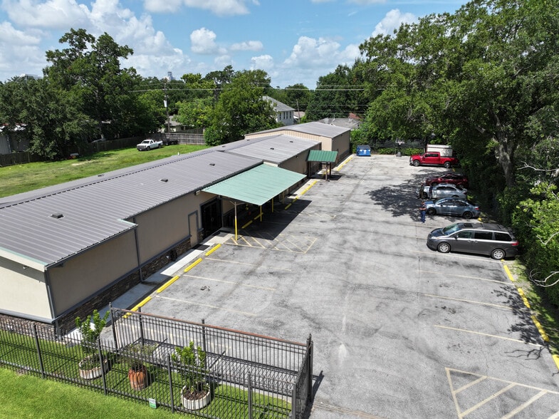 More Photos Of 1401 Cedar Post Ln, Houston Warehouse For Sale
