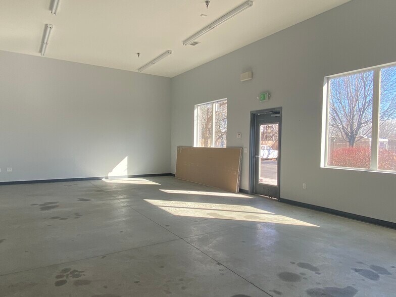 More Photos Of 360 S Adkins Way, Meridian Showroom For Lease