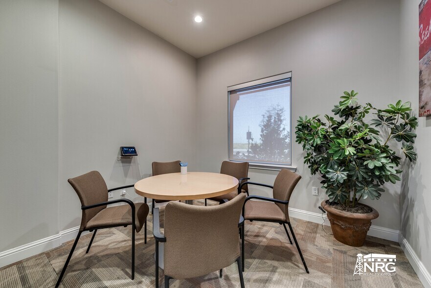 More Photos Of 6718 TX-349, Midland Office For Sale