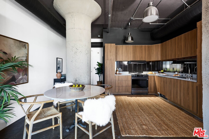 More Photos Of 1855 Industrial St, Los Angeles Apartments For Sale