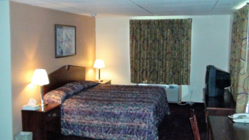 More Photos Of 265 Colonels Dr, Columbus Junction Hotel For Sale