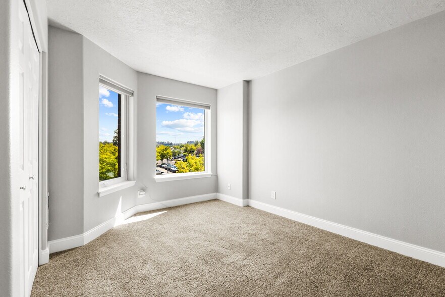 More Photos Of 8137 SW Seneca St, Tualatin Flex For Sale