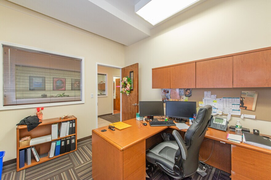 More Photos Of 885-889 Teaneck Rd, Teaneck Freestanding For Lease
