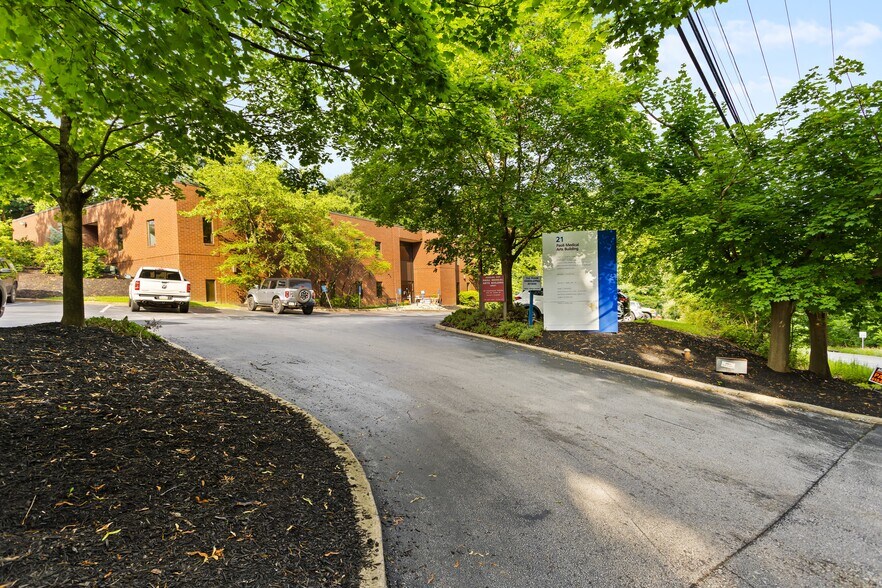More Photos Of 21 Industrial Blvd, Paoli Medical For Lease