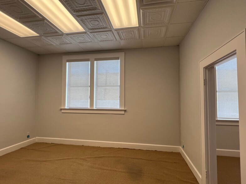 More Photos Of 113 E 3rd St, Taylor Storefront Retail Office For Lease