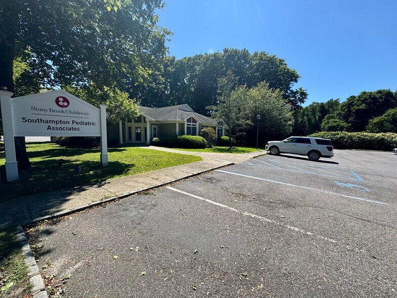 More Photos Of 5 Squiretown Rd, Hampton Bays Medical For Sale