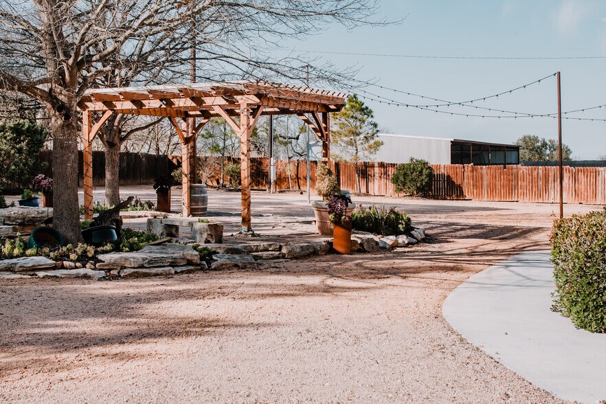 More Photos Of 13893 US Highway 87, Adkins Flex For Sale