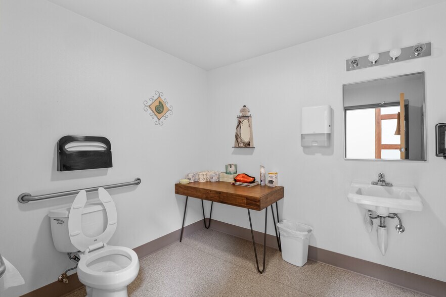 More Photos Of 385-389 Williamson Way, Ashland Flex For Sale
