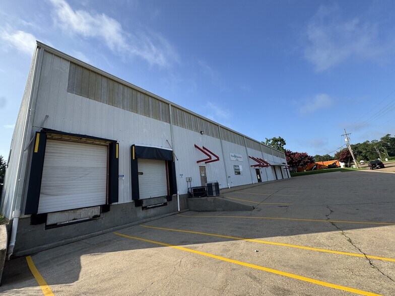 Primary Photo Of 160 Industrial Dr, Jackson Distribution For Lease
